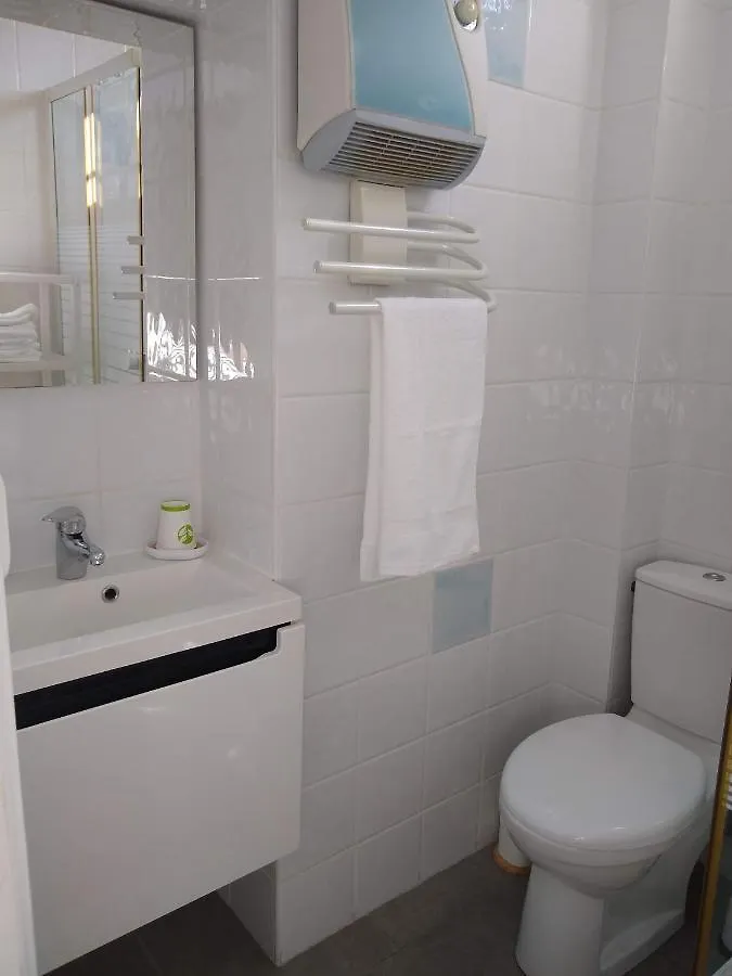 Les sablettes, Appartement atypique les pieds presque dans l'eau La Seyne-sur-Mer 0*,  France