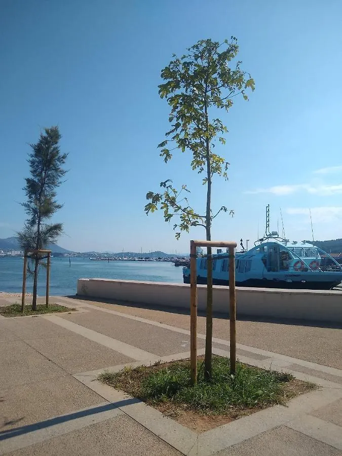 Les sablettes, Appartement atypique les pieds presque dans l'eau La Seyne-sur-Mer 0*,